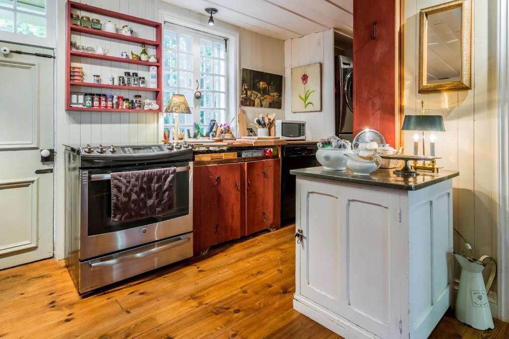 La Maison Ancestrale Guerard Saint-Laurent-de-l'ile d'Orleans Eksteriør billede